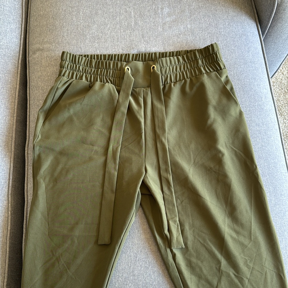 Joggers NWT - Picture 2 of 4